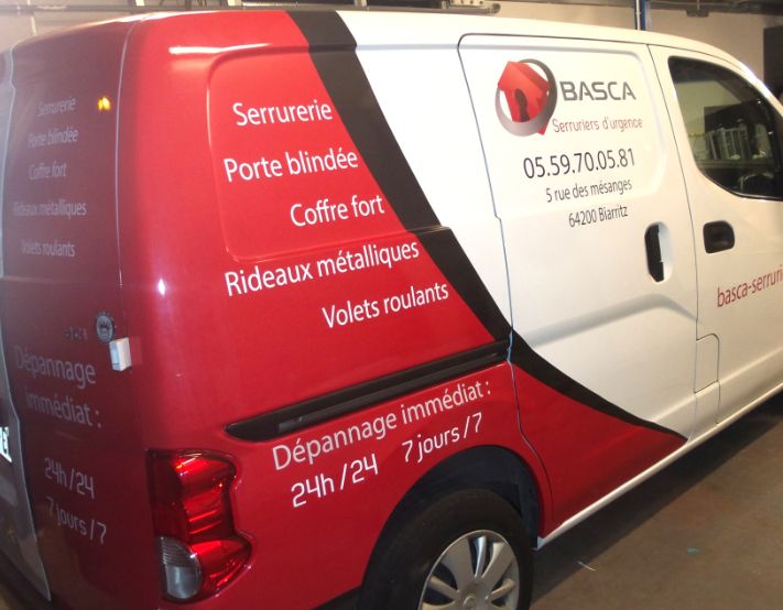 Pose vinyle en habillage partiel sur nissan nv200