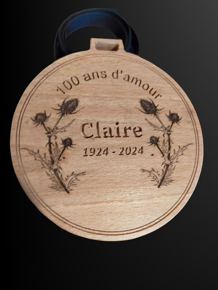 Médaillon sur mesure pour l'anniversaire des 100 ans d'une personne