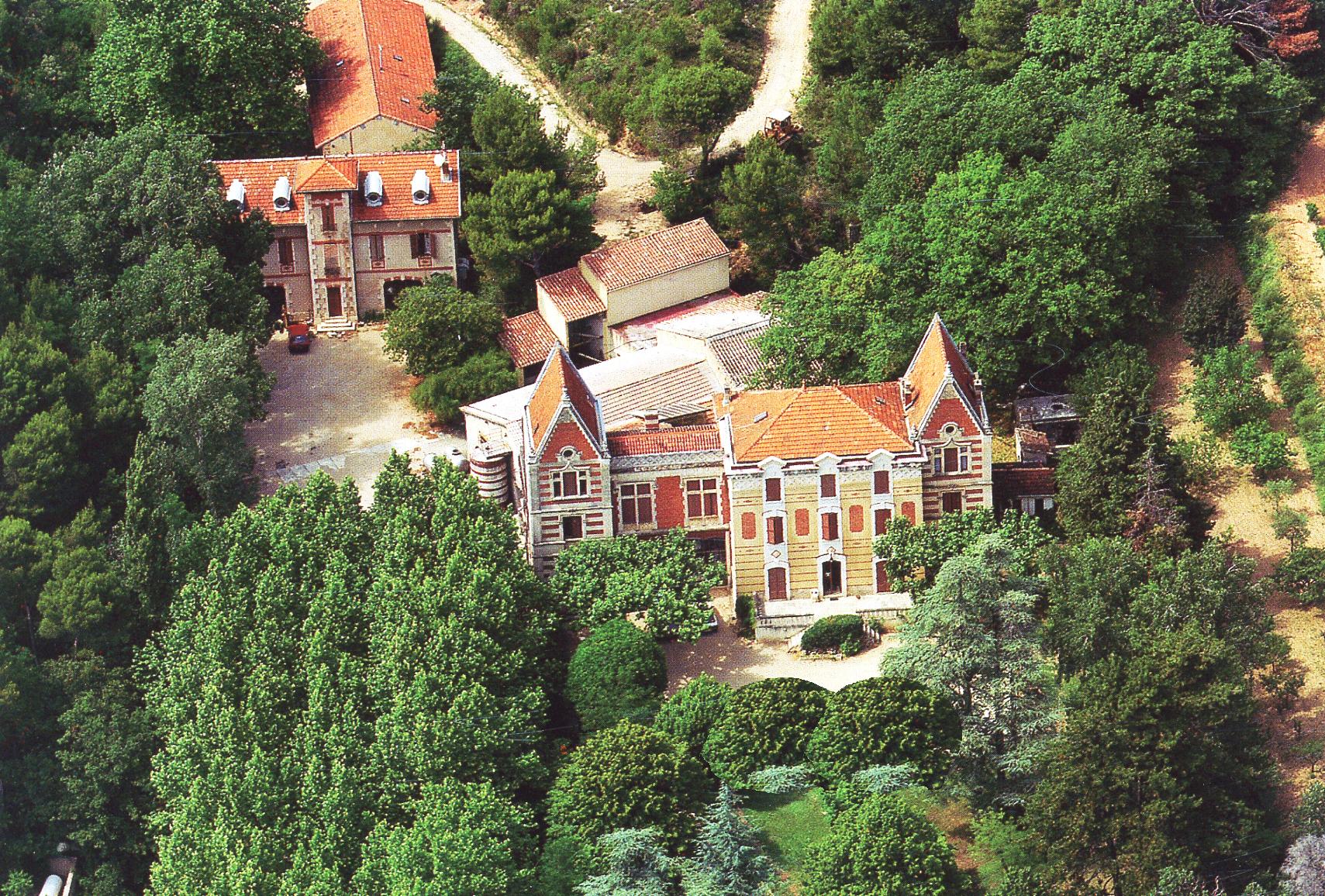 Vue aerienne chateau retouchee