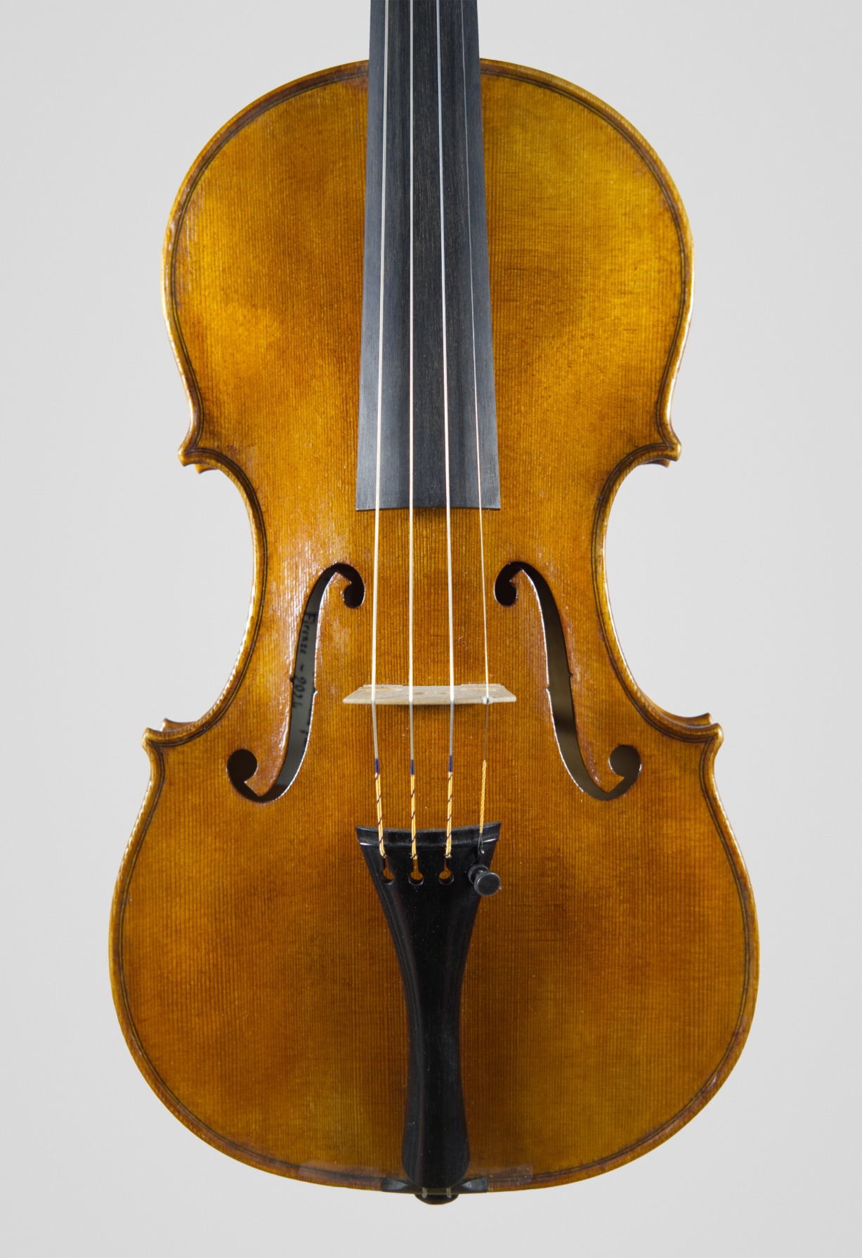 Amandine hervouet lutherie violon guarneri 2024 1 table