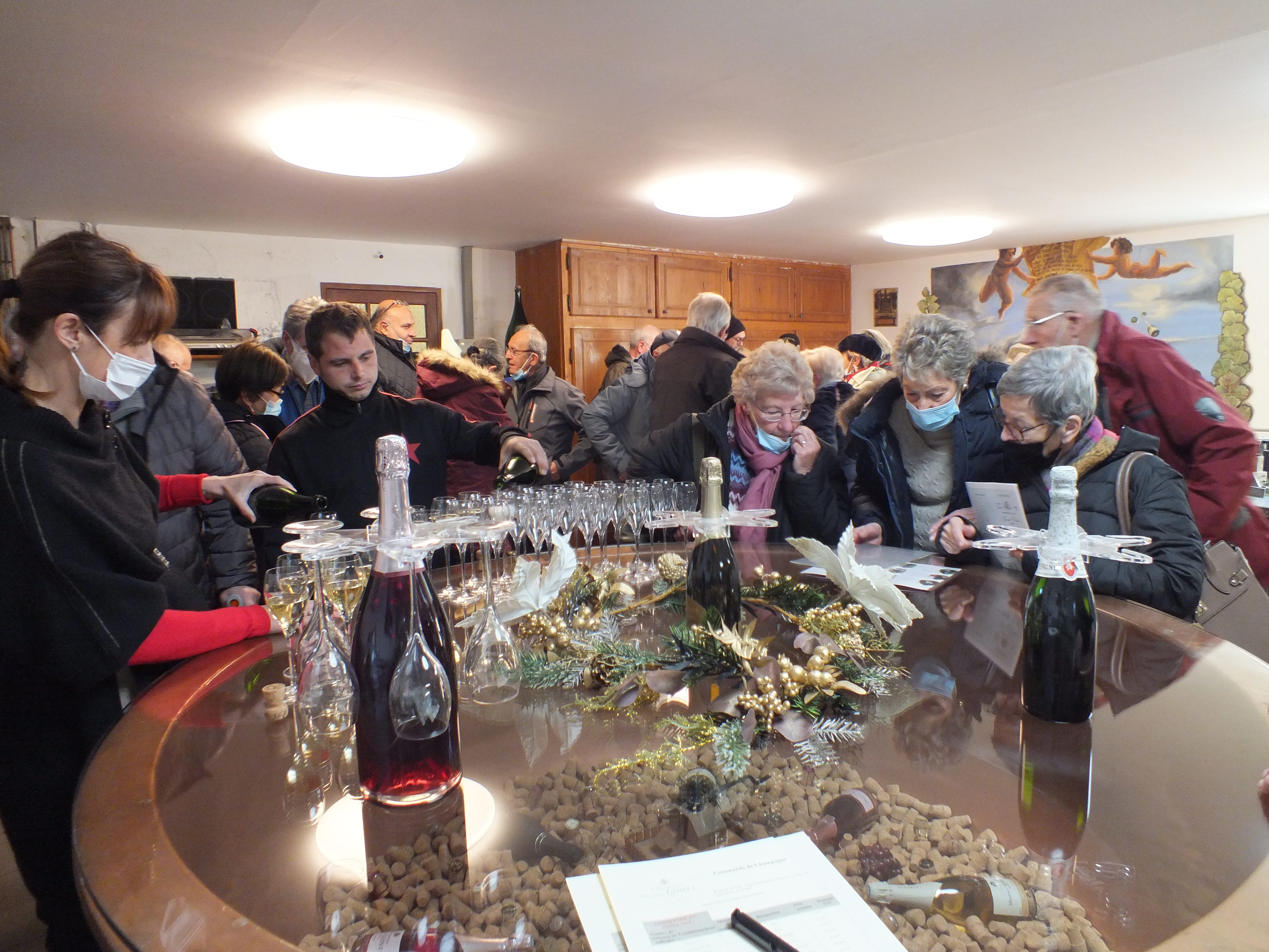 Les voyages en car en pays vinicoles avec dégustation vente de vins chez les vignerons et repas gastronomiques.
