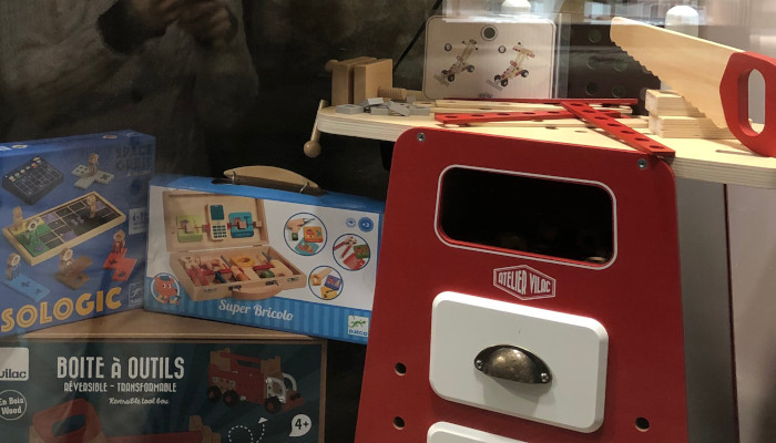 Découvez notre vitrine "Logique et construction, pour une tête bien rangée"