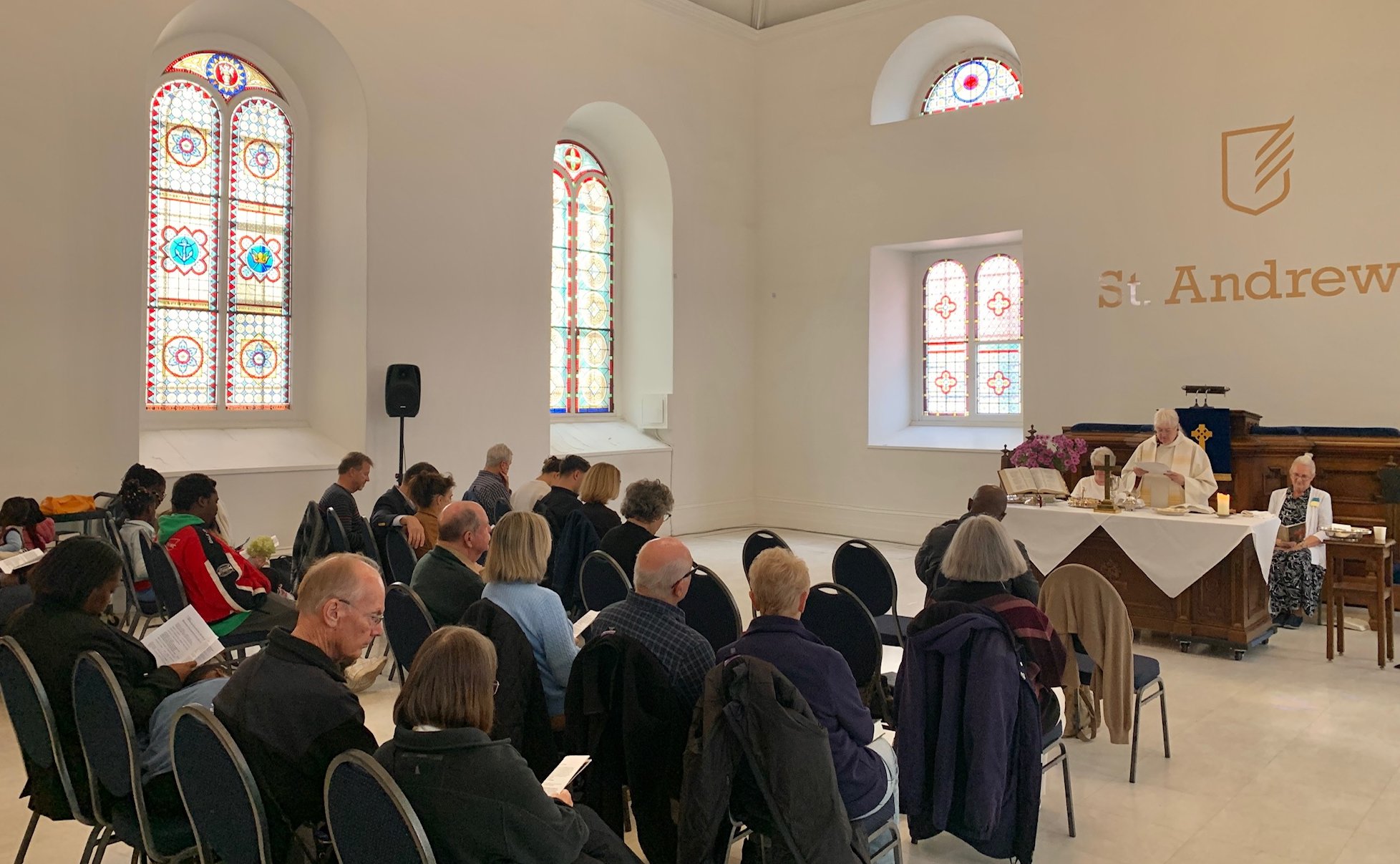 Communion congregation flowers faith 2541