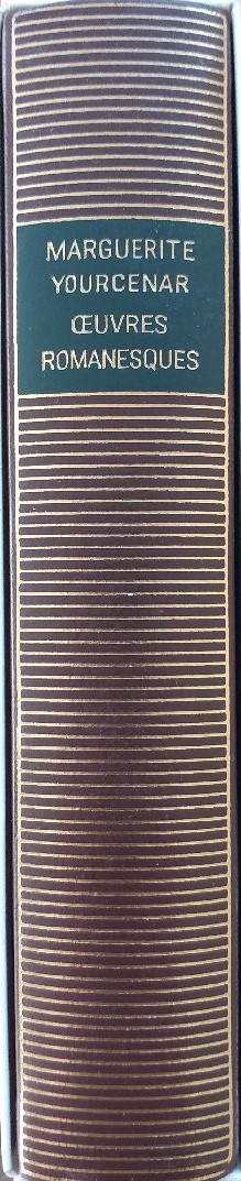 Volume 303 de Marguerite Yourcenar dans la Bibliothèque de la Pléiade.