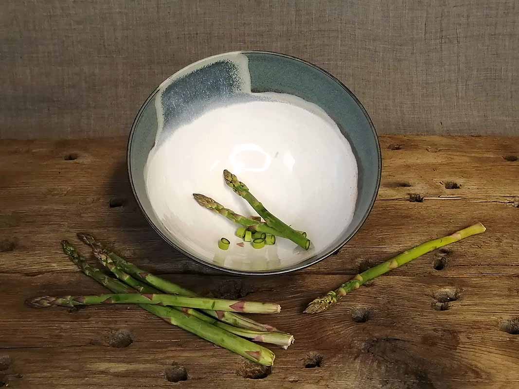 L'Atelier des Deux Terres, Poterie Marcolès Cantal, fabrication artisanale en Grès de Saint-Amand :
Saladier Madame Isa, collection Montagne.
Pièce unique. Émail satiné à l’extérieur et brillant à l’intérieur.
