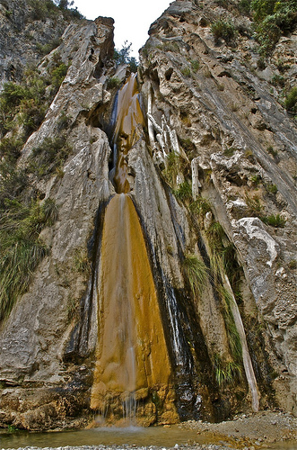 Cascade des arbres petrifies sans eau