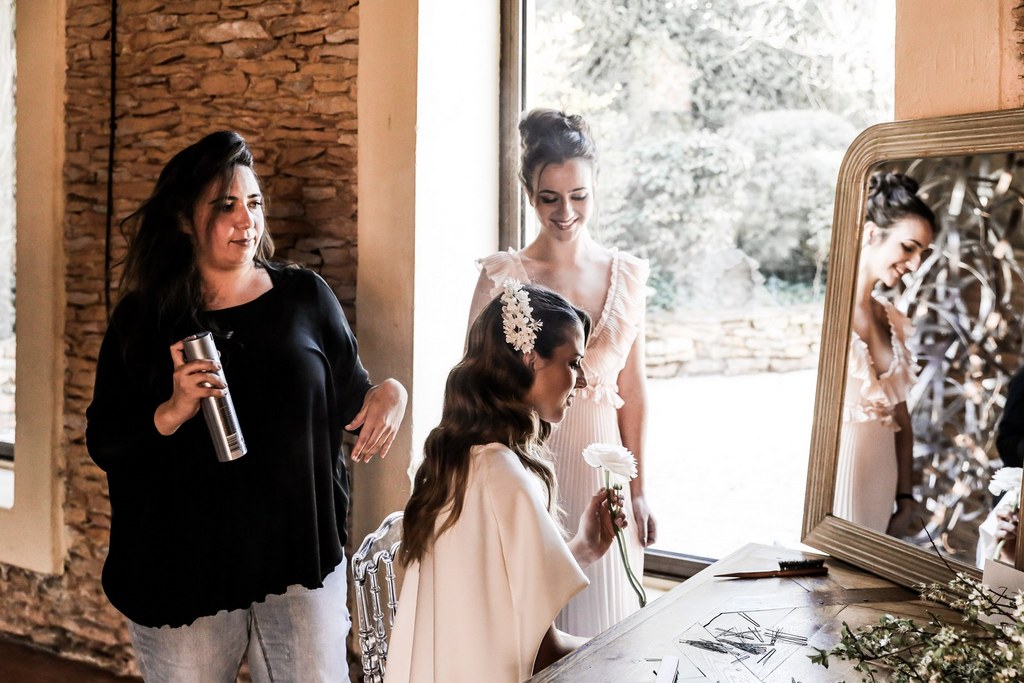 preparatifs mariee-mise en beauté-les marie d arteis-coiffure mariee