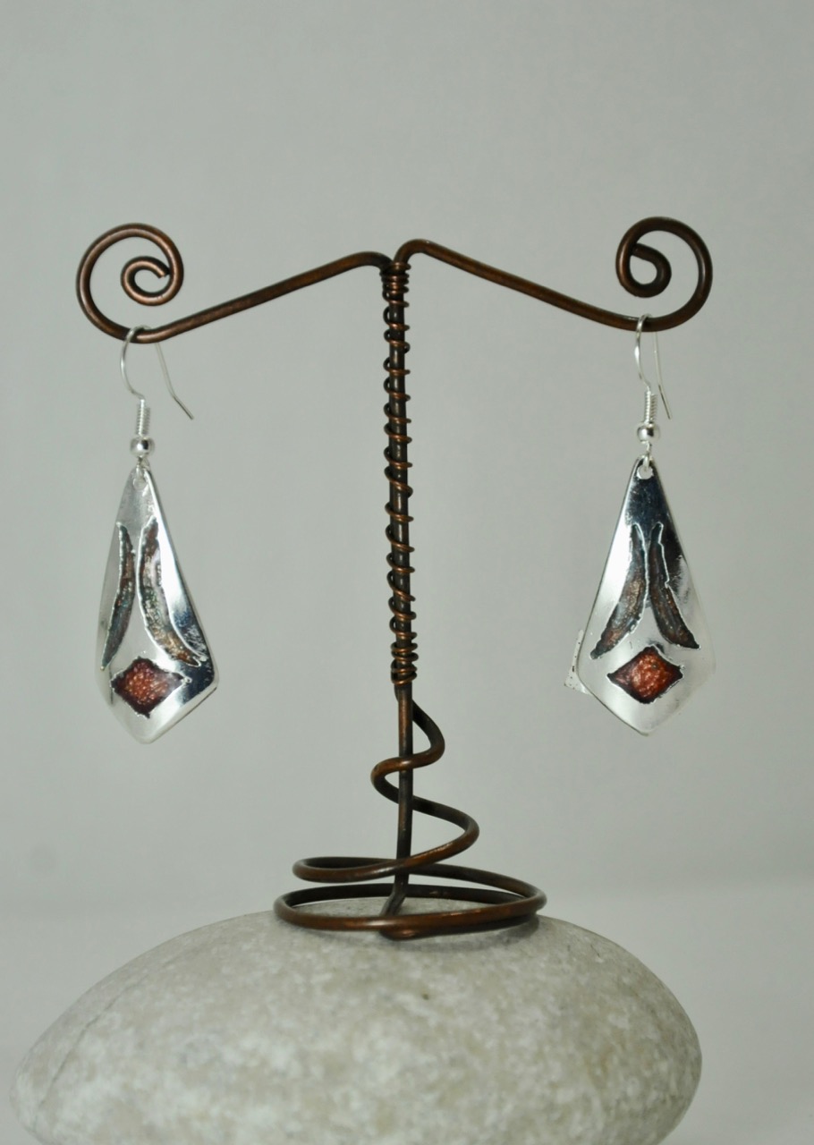 °17-boucles métal losange bleu mauve 24€