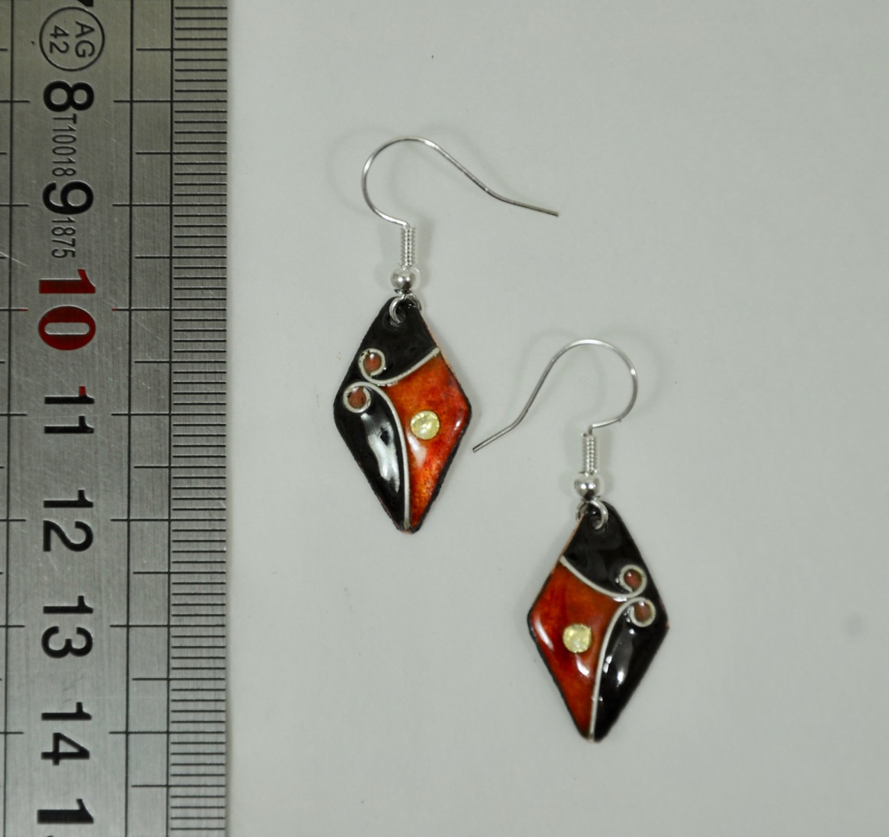 Boucles-losanges-noir-rouge-2
