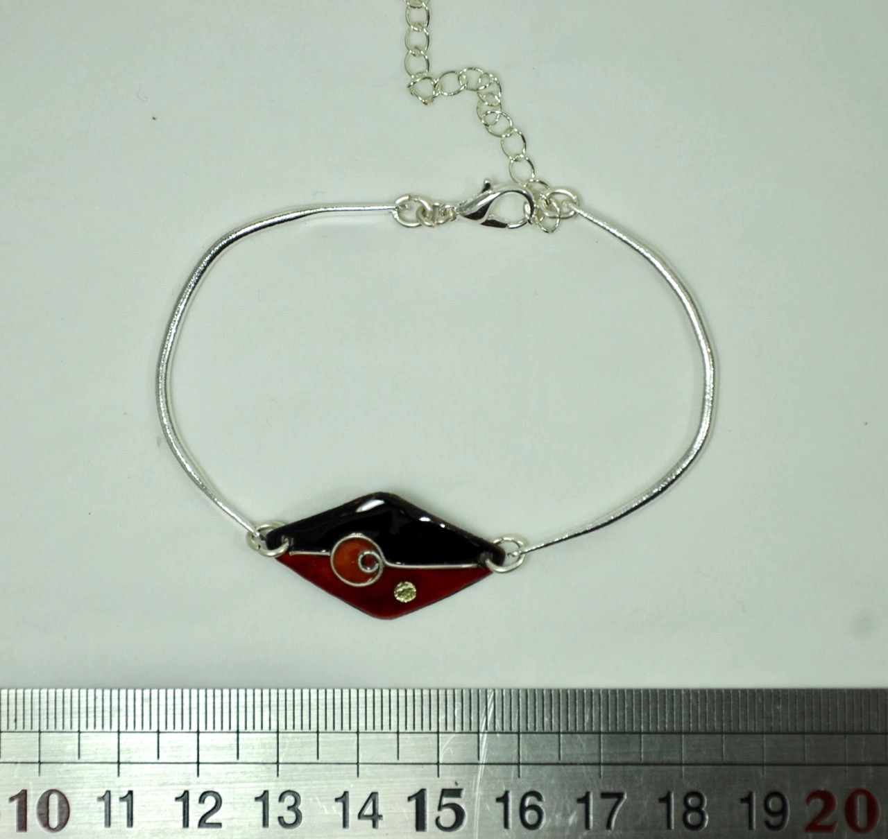 Bracelet-me-tal-noir-rouge-2