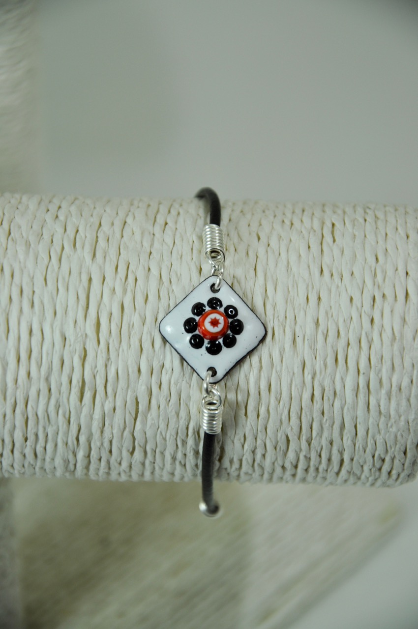 Bracelet-simple-blanc