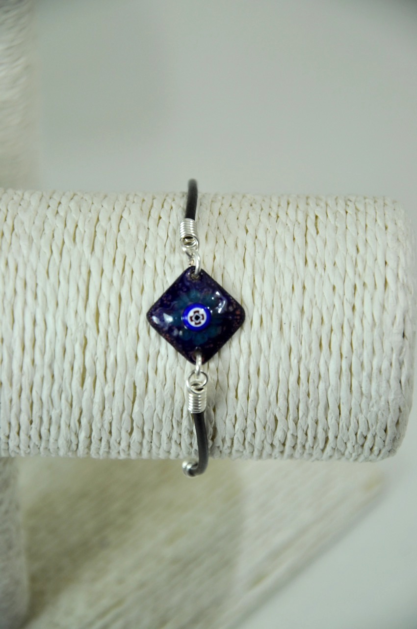 Bracelet-simple-bleu-fonce-