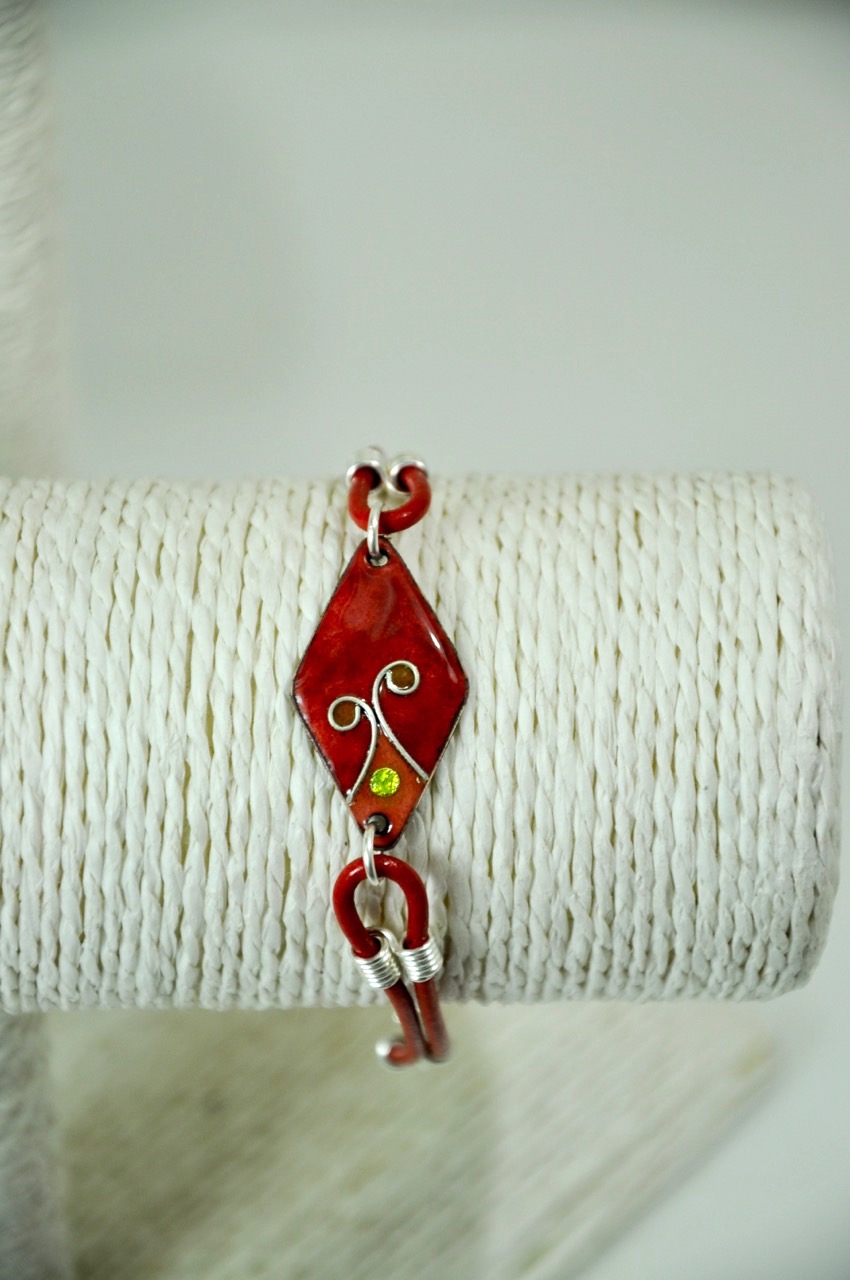 Bracelet-rouge-losange