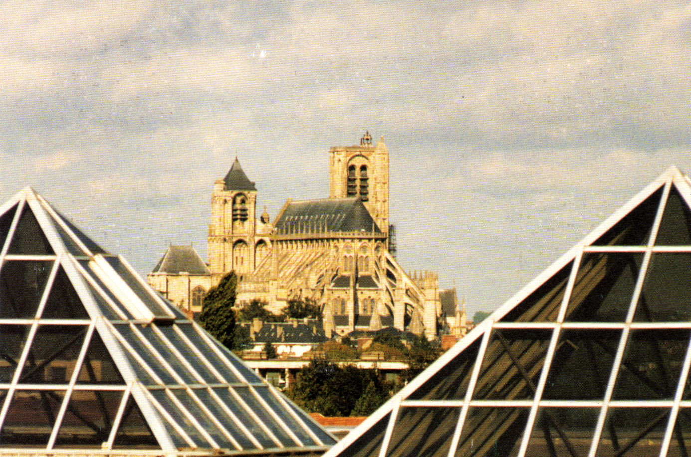 8eme bourse 14 mai 1995 800ans separent les tours de la cathedrale St Etienne