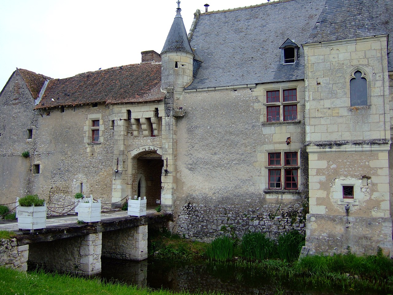Chemery castle FR-41 01