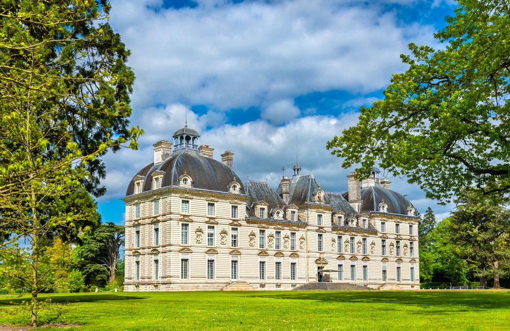 Chateau-de-cheverny-one-loire-valley-castles-france-loir-et-cher-department