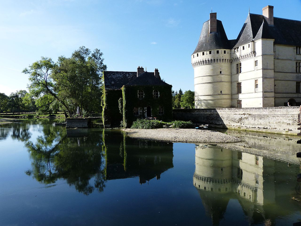 Chateau de l-Islette et son moulin