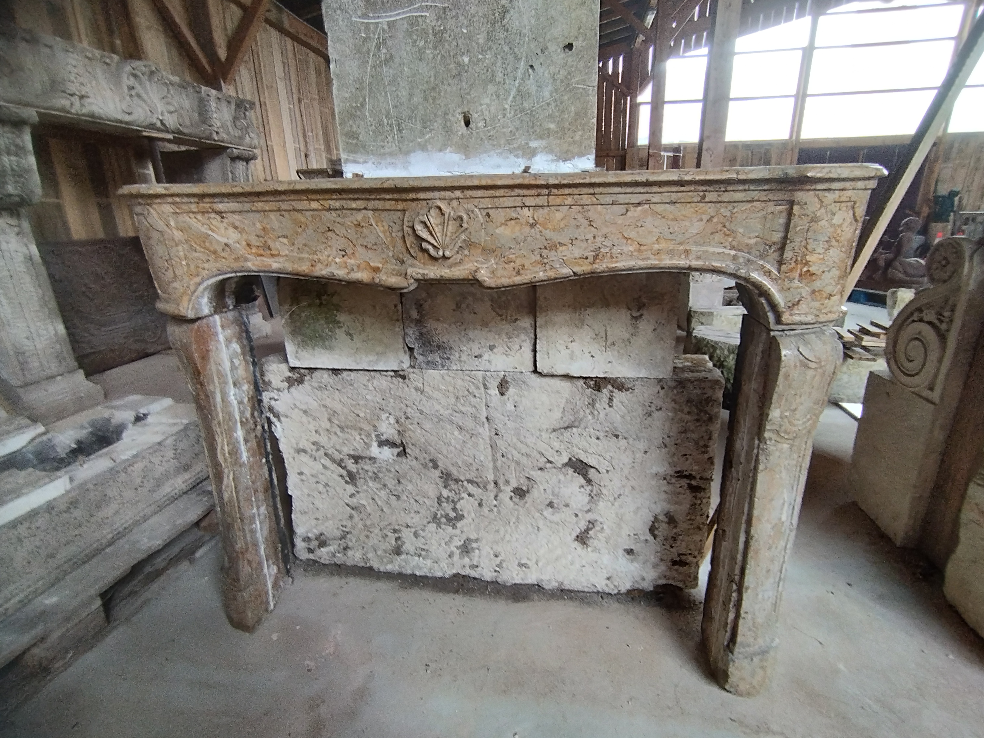 Ref 97am cheminee louis xv en pierre peinte long 1m57 larg 28cm haut totale 1m09 foyer 1m12x83cm haut 1 
