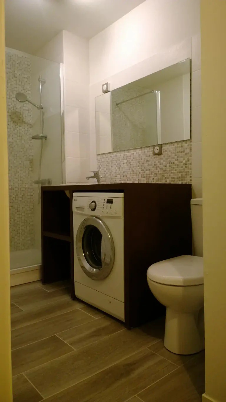 13 installation meuble de salle de bain sur mesure avec lave linge integre et d un miroir rectangulaire a vertou 44120 