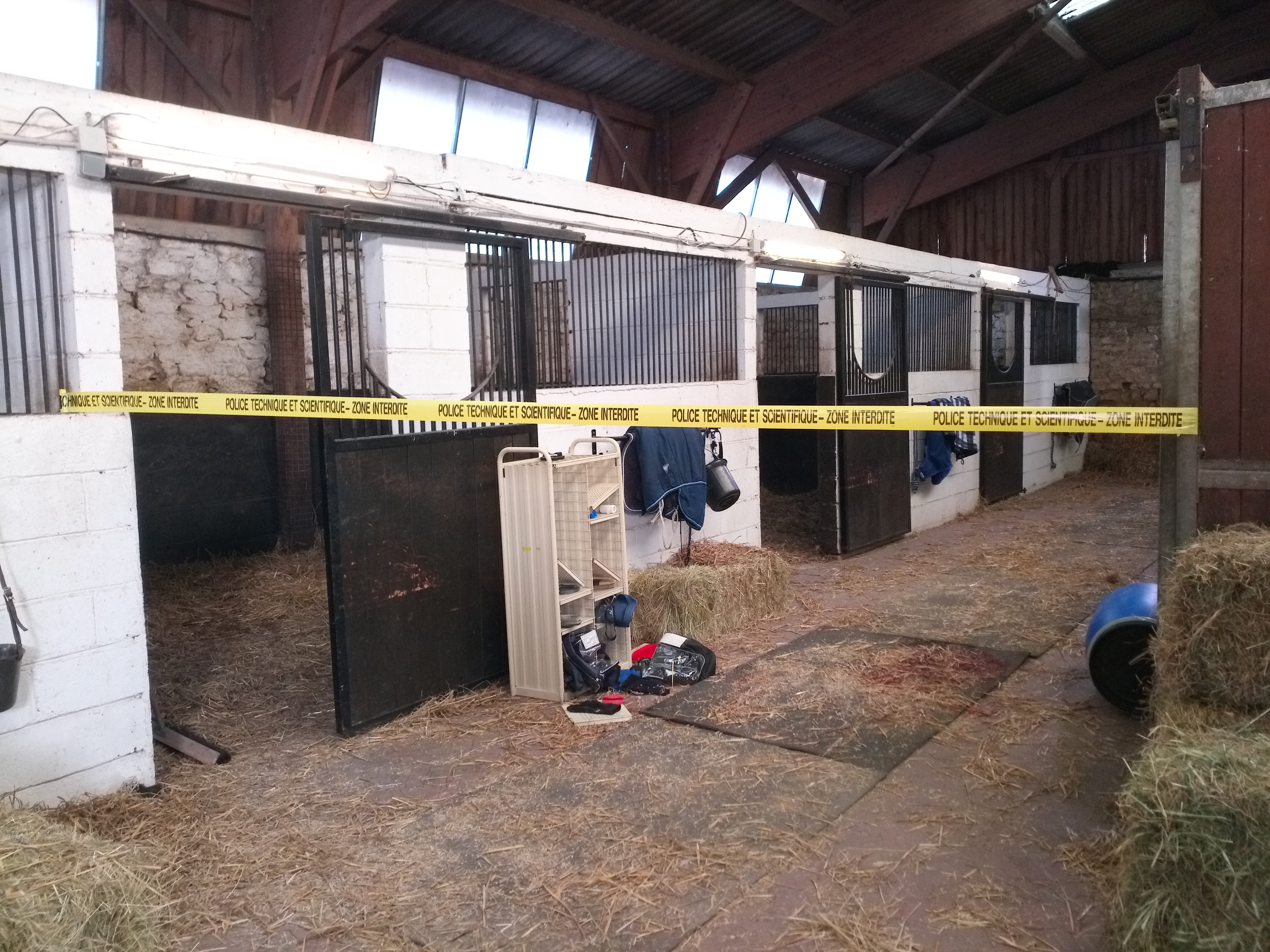 location objets ptt et boites aux lettres pour le  cinéma , la télévision...