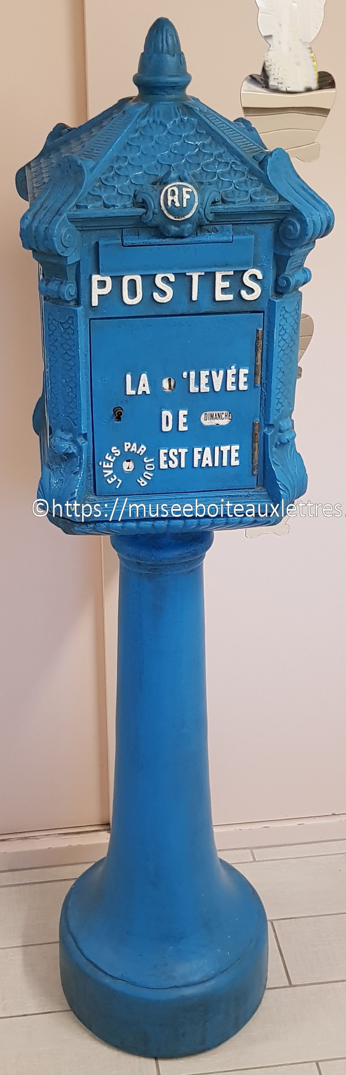 boite aux lettres mougeotte delacjhanal boite aux lettres PTT location cinéma urne mariage