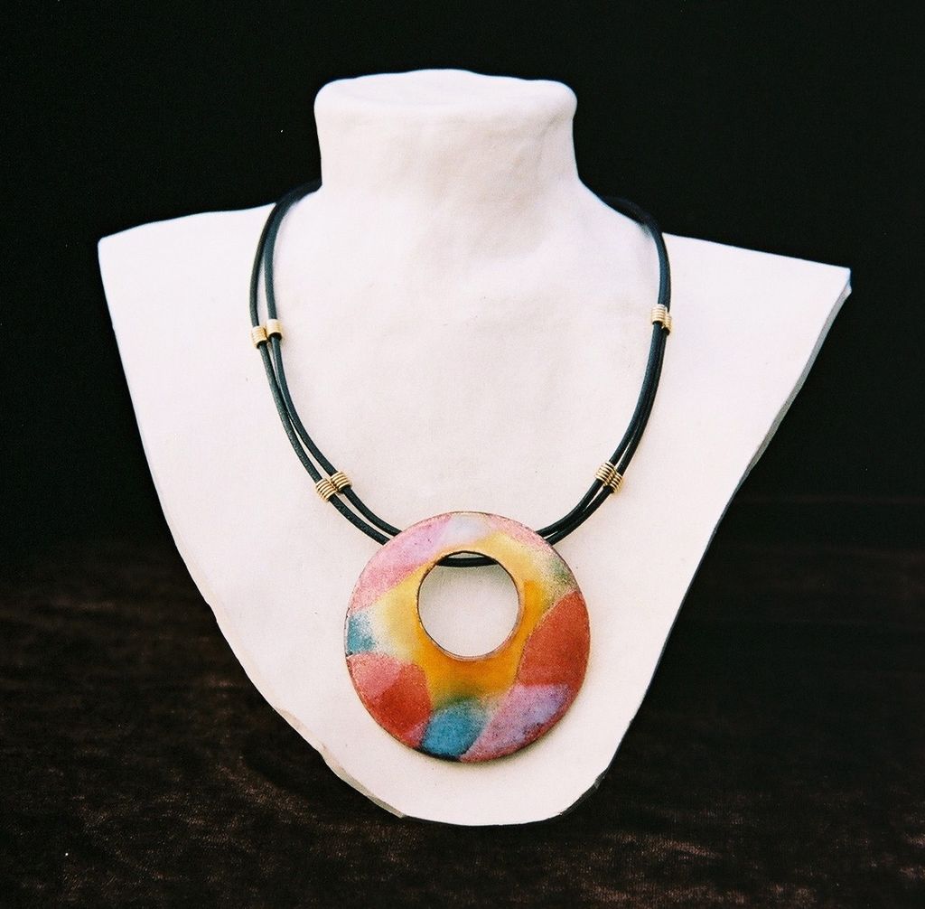 Ancien collier en émail émaux verre antique enamel glass Ancien collier en émail émaux verre antique enamel glass