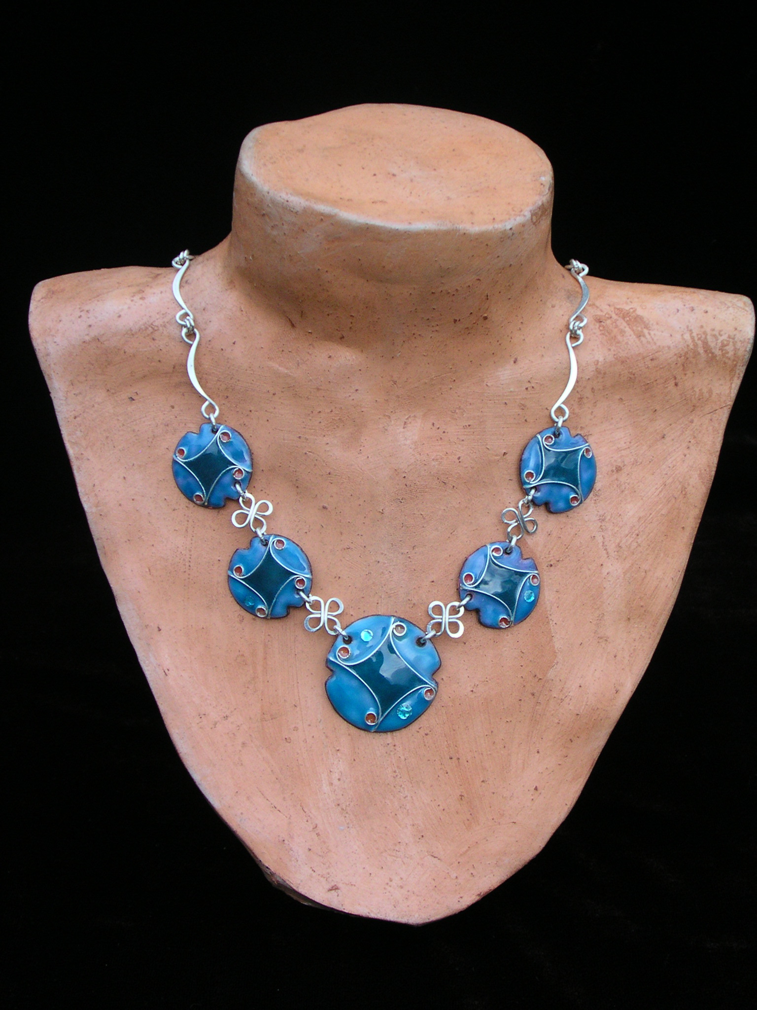 Collier b 5 cloisoner