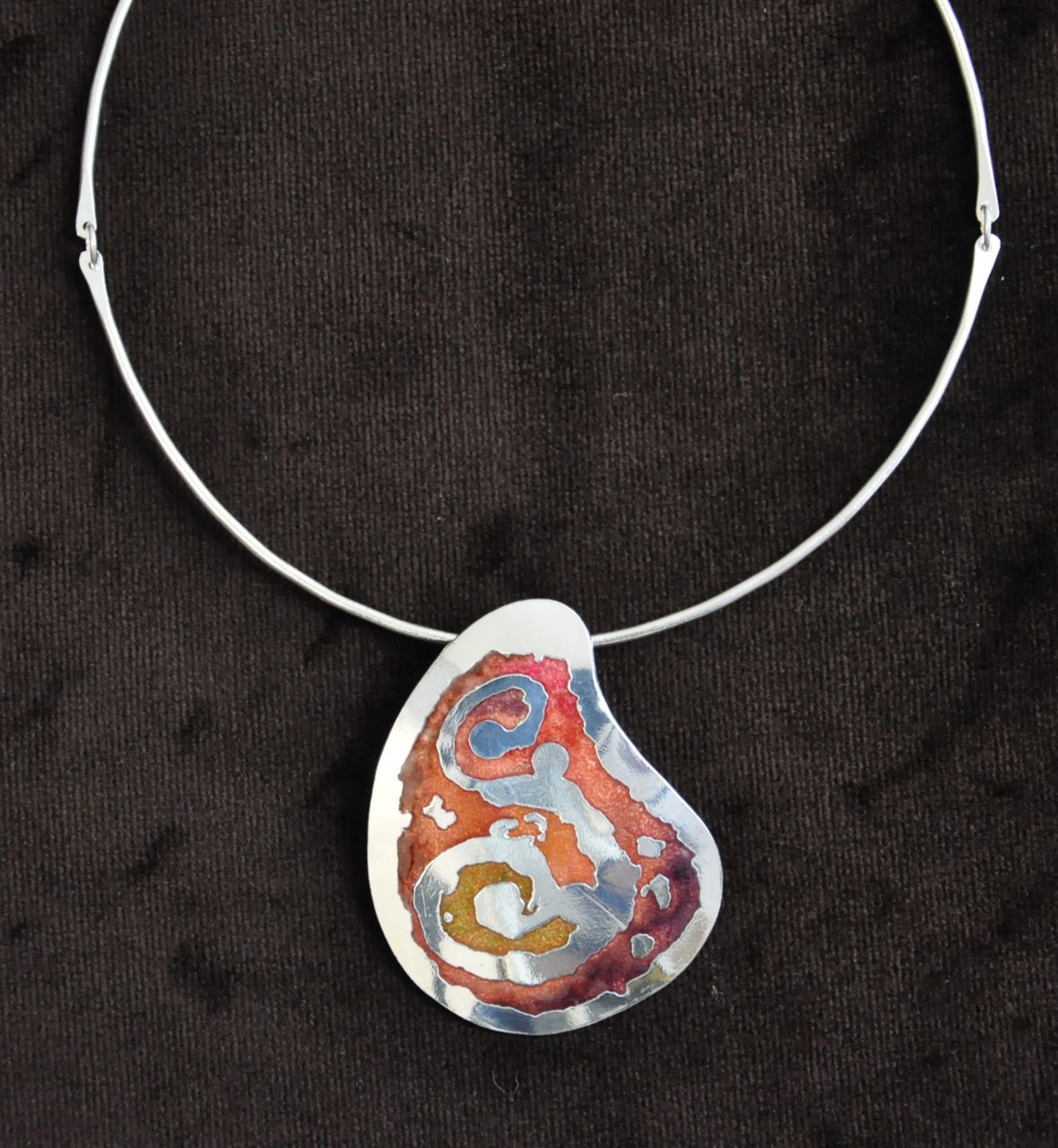 Collier technique champ leve 