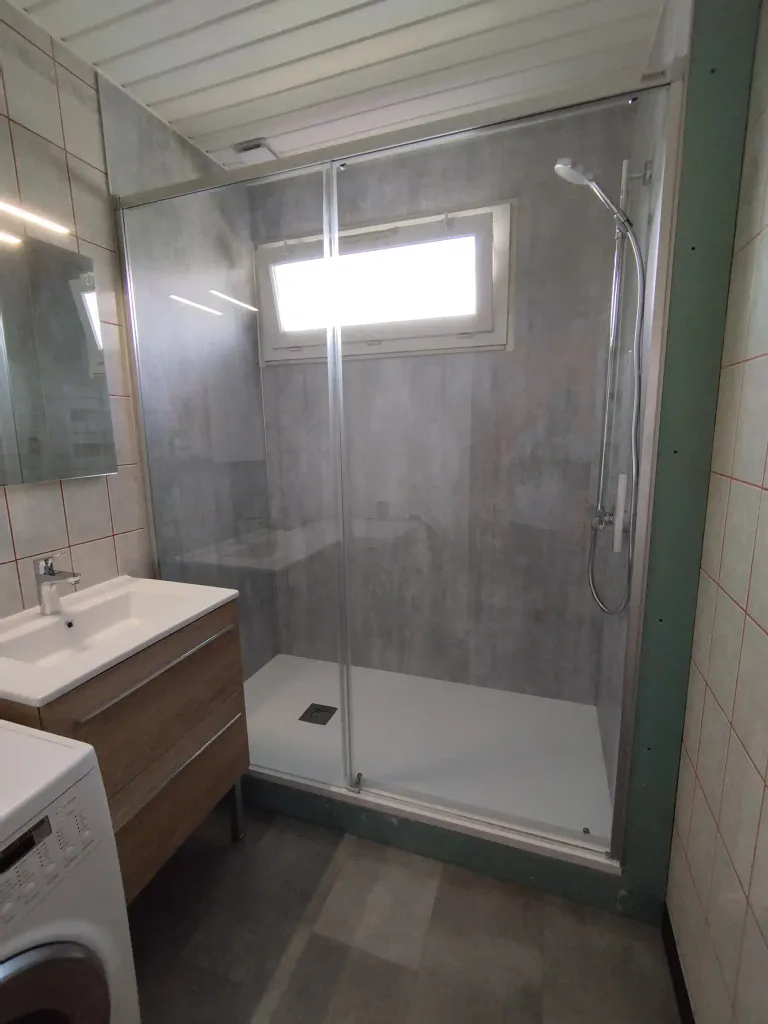 16 panneau et plaque etanche et hydrofuge pour recouvrir le carrelage de votre salle de bain 
