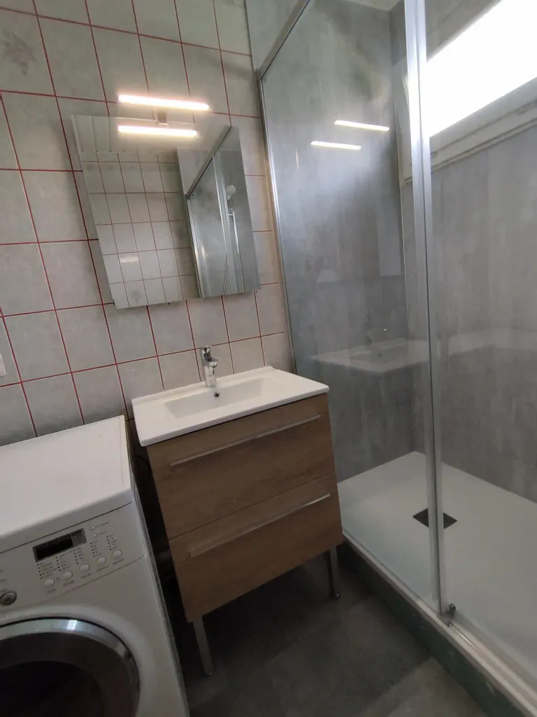 13 renovation salle de bain a nantes avec pose d un meuble vasque pour remplacement du lavabo et de la baignoire