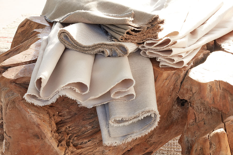 tissu sunbrella, coussin exterieur sur-mesure, coussin interieur sur-mesure, renovation de canapé