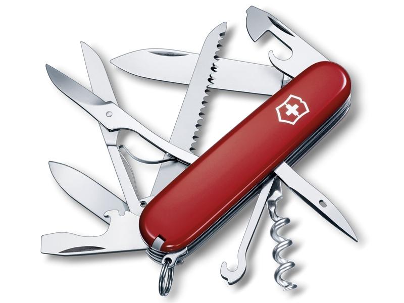 couteau suisse,Victorinox bantam, 0.2303 mac gyver,fabriqué en suisse avec croix, modele armée suisse 2008
1884 : Karl Elsener ouvre son atelier de coutellerie et devient, dès 1891, le fournisseur officiel de l’armée suisse avec le fameux couteau de poche qui deviendra le célèbre "couteau d’officier", symbole de la qualité suisse et utilisé dans le monde entier.

Mis en valeur dans la série MacGyver, le héros utilisait le modèle Huntsman, un des modèles les plus vendus.

Grâce à une technologie de pointe, plus de 100 000 couteaux de qualité suisse quittent chaque jour l’entreprise.
