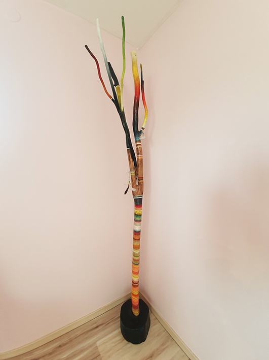 Totem decoration branche couleur xyloia