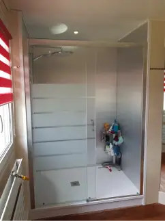 modernisation d'une douche avec panneau mural étanche pour salle de bain à Vertou