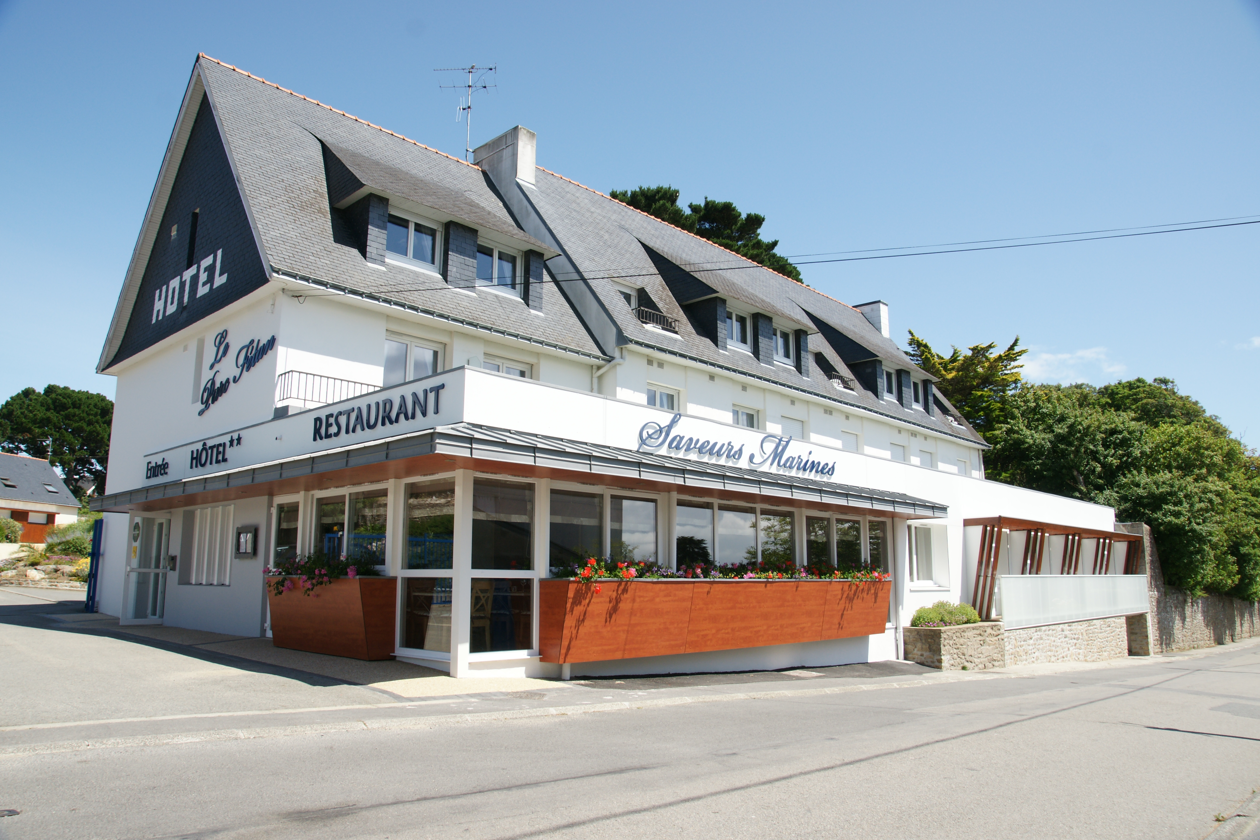    hotel restaurant