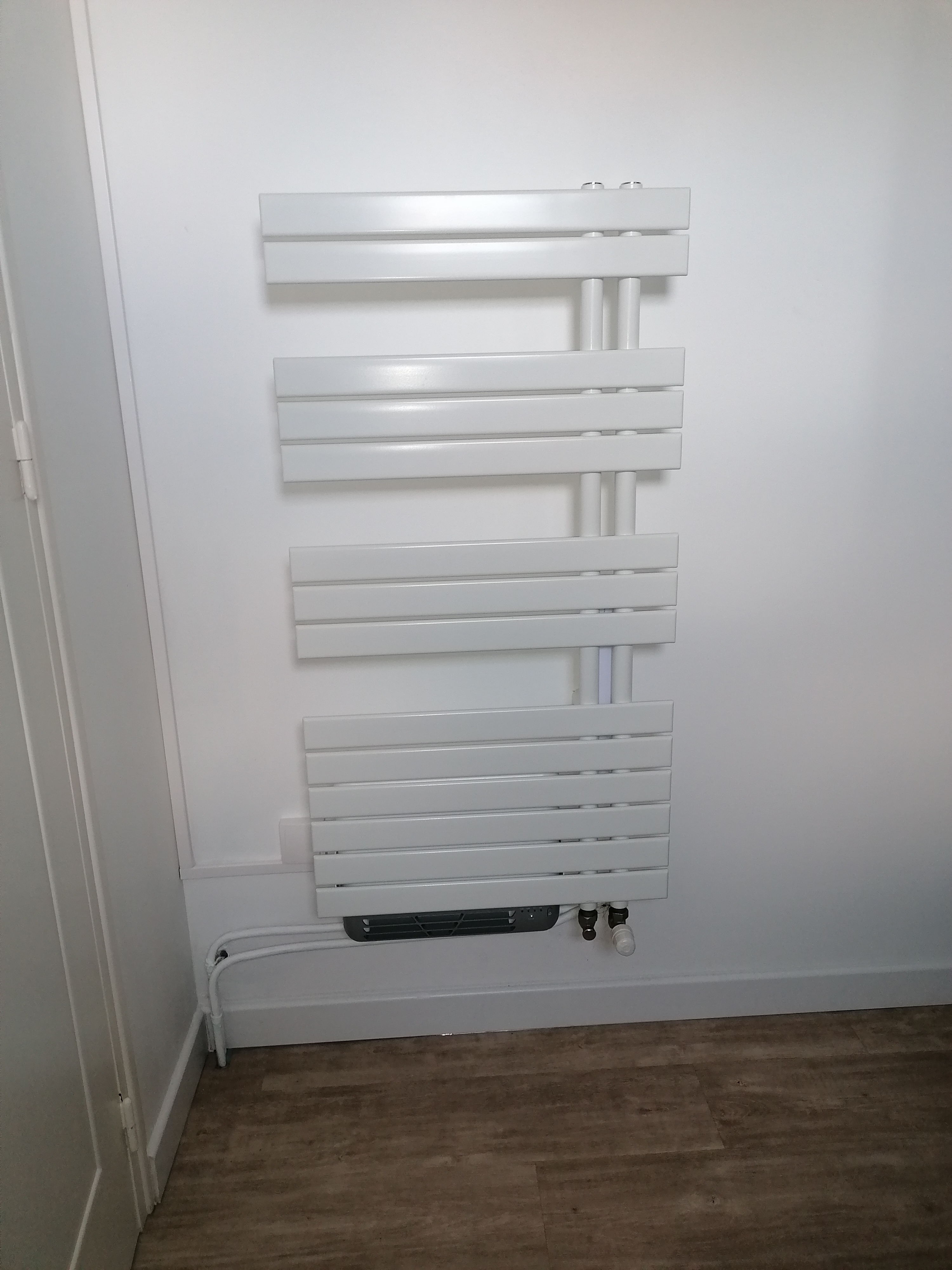 23 remplacement radiateur par un chauffage seche serviettes a eau chaud a vertou