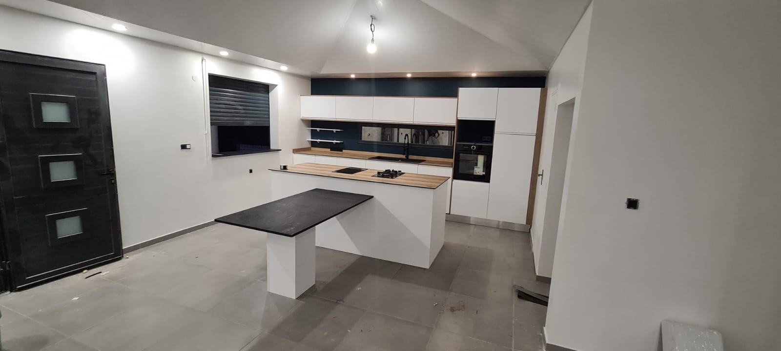 Cuisine martinique plan de travail black rock 20 mm et chene halifax miel realisation home styling bellevue plan travail new concept concepteur eric lamalesse 2
