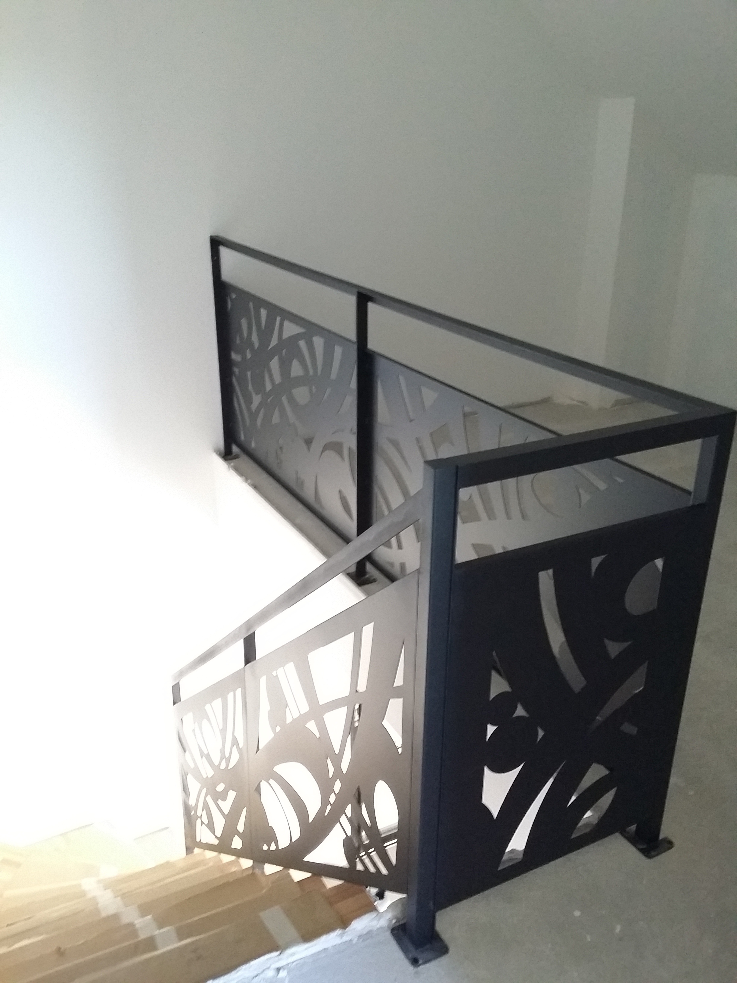 Escalier design
garde-corps tôle découpée