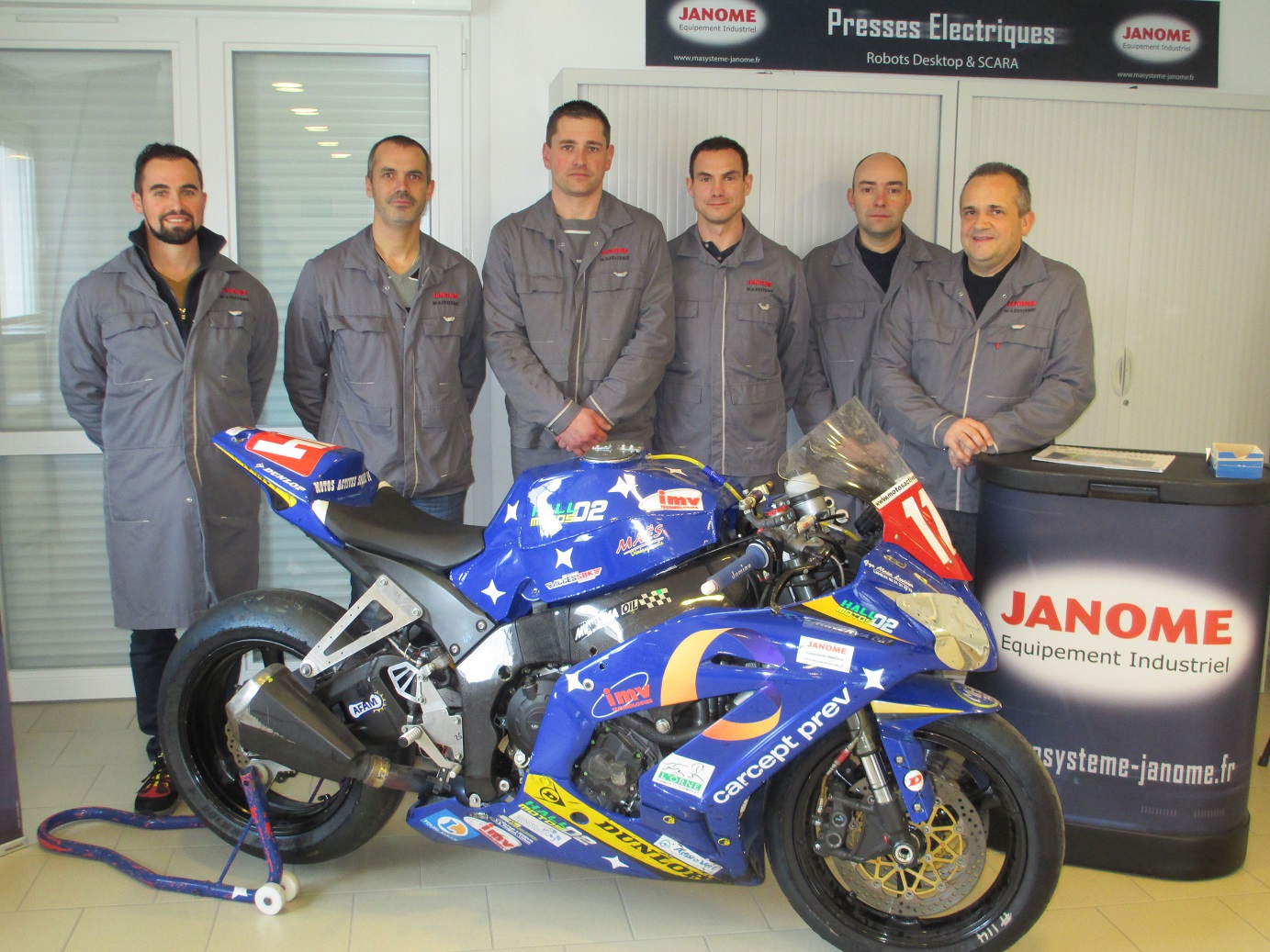 MAS114 Expo moto showroom Janome