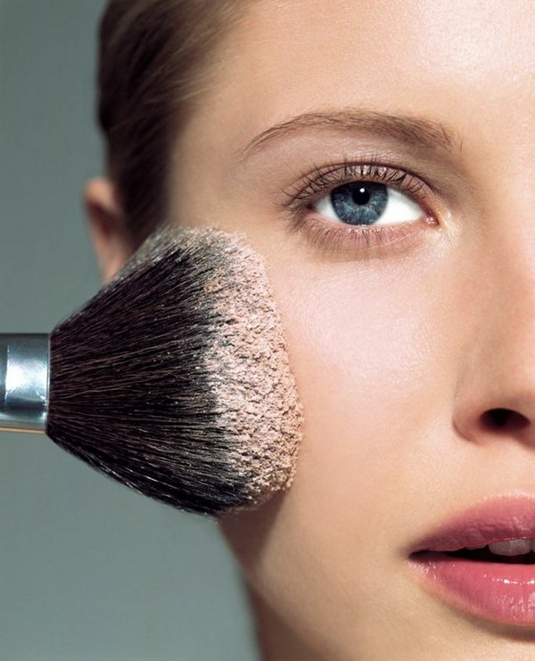 Les femmes actuelles coiffures de 2016 et de maquillage naturel des conseils de maquillage