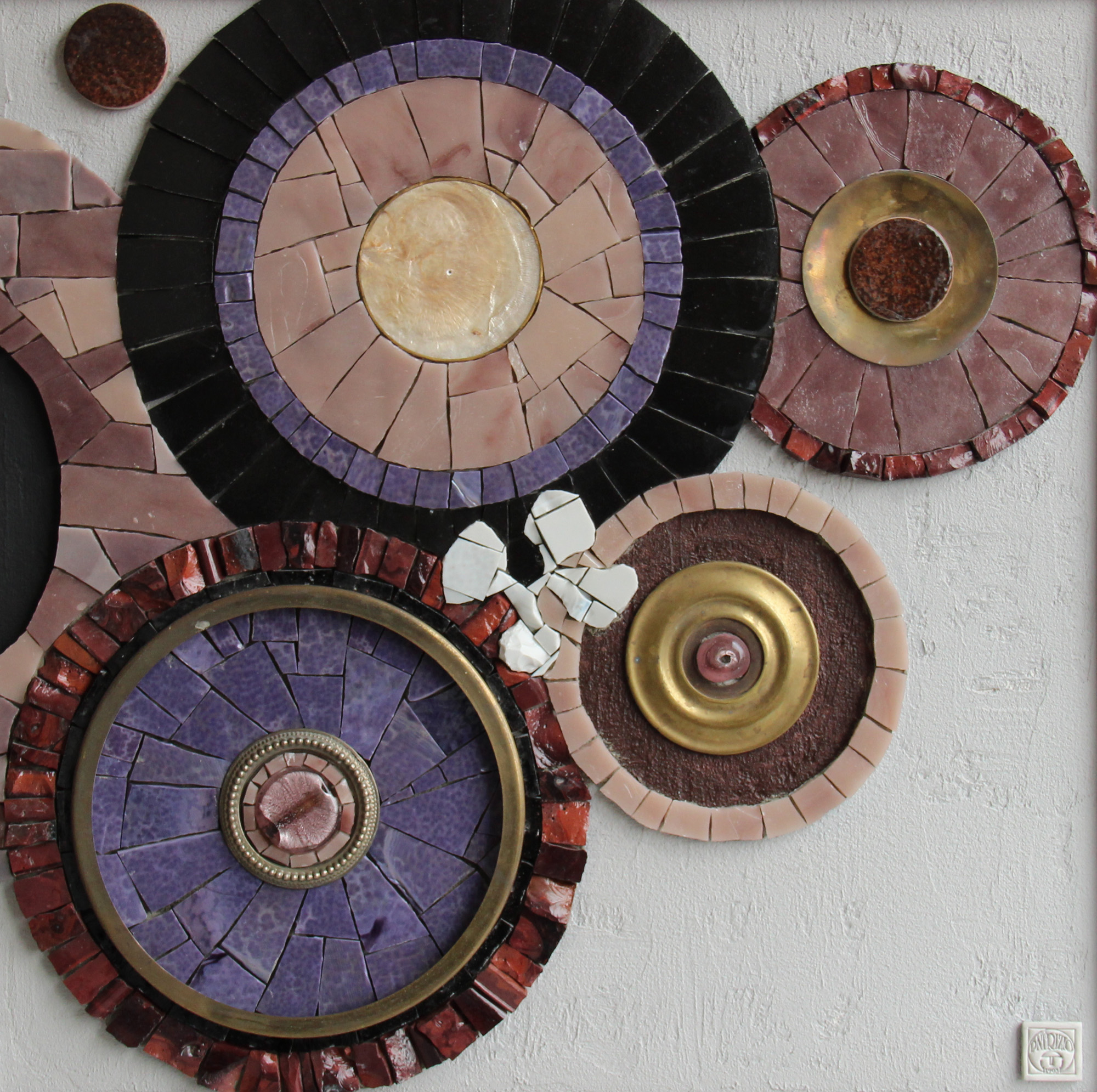 mosaique - tableau - disques graphiques - triptyque - cercle - laiton - violet - noir - verre - doré - bijoux ancien - ora mosaiques.