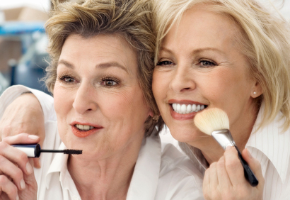 atelier maquillage avec apéro dinatoire , entre amies , collègues ,... tarif 35 € par pers .



