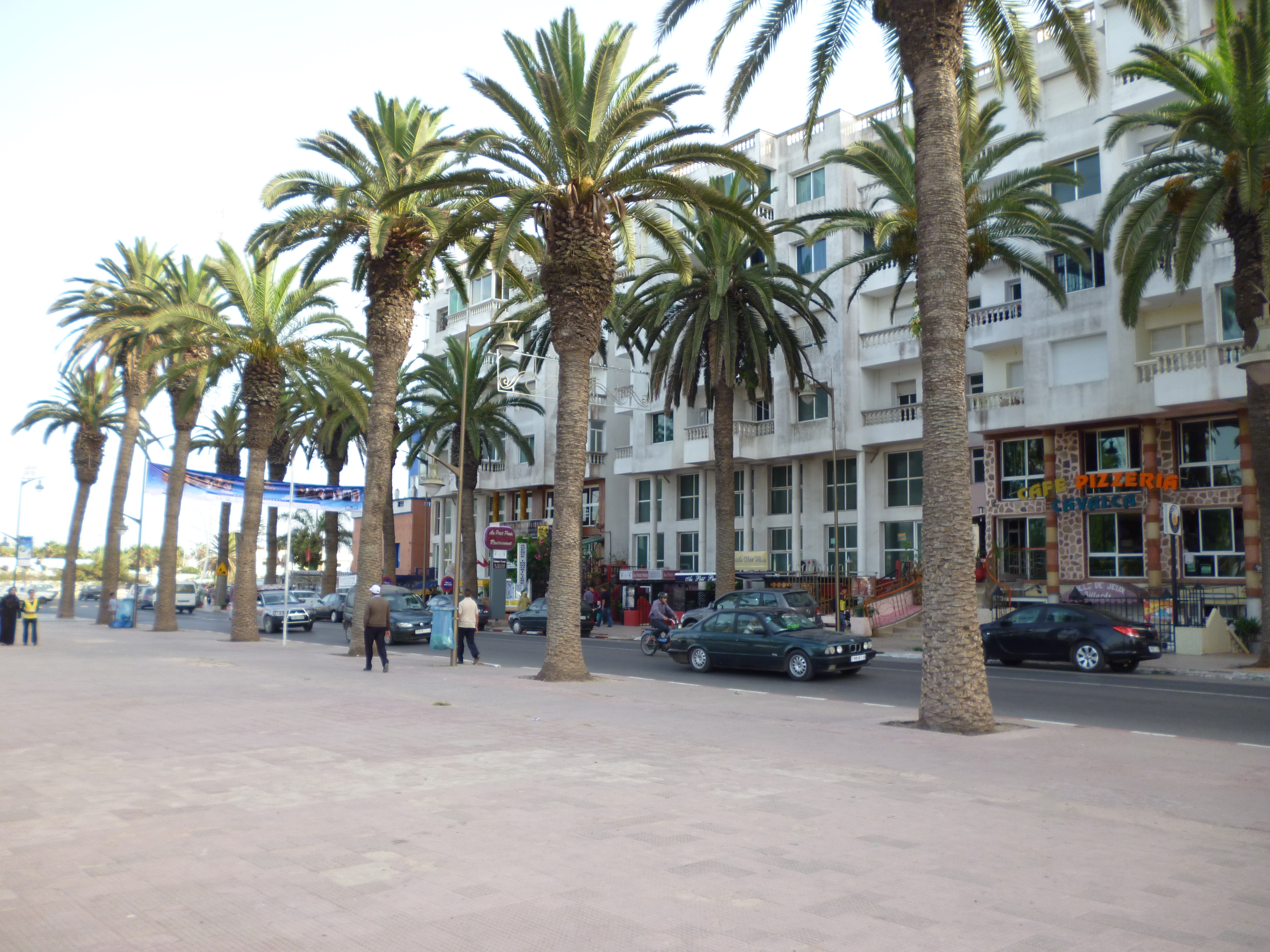 2 en face des beaux hotels