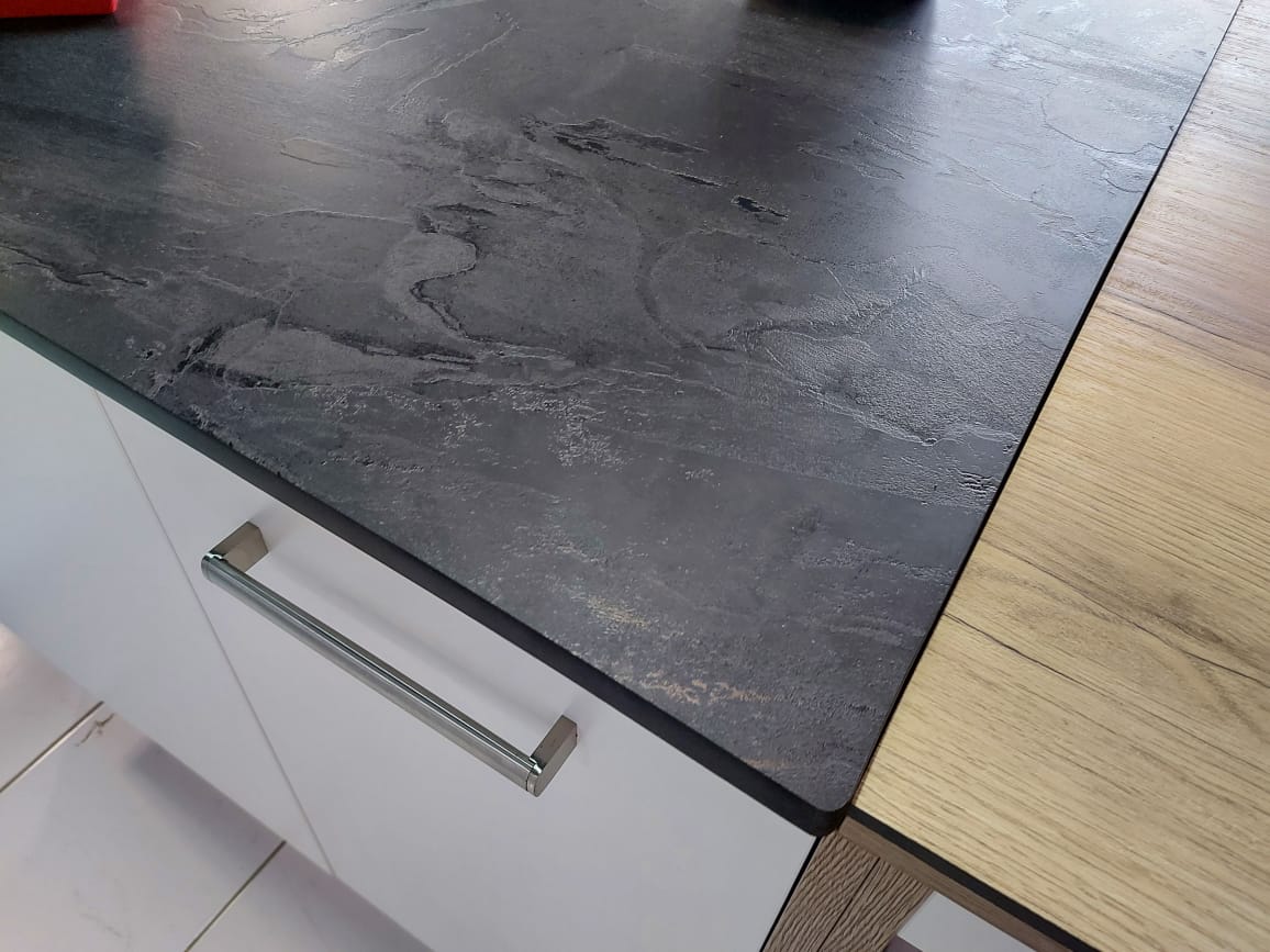 Plan travail quartz solidium compact ceramique martinique black rock 3