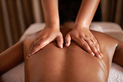 Massage californien au gite bois et cailloux à Montgaillard Lauragais