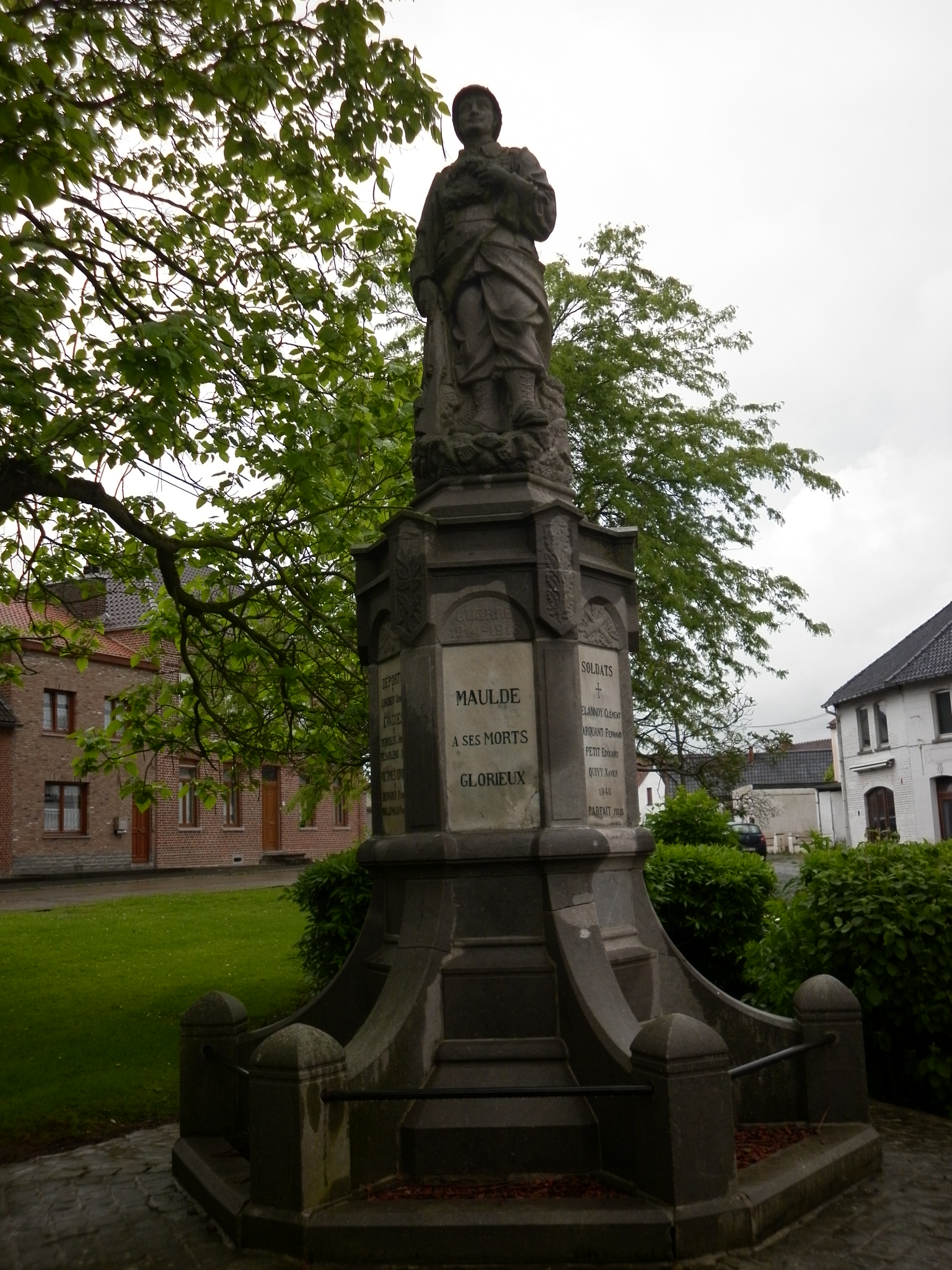 2012 06 11 maulde monument aux morts 14 18 9 