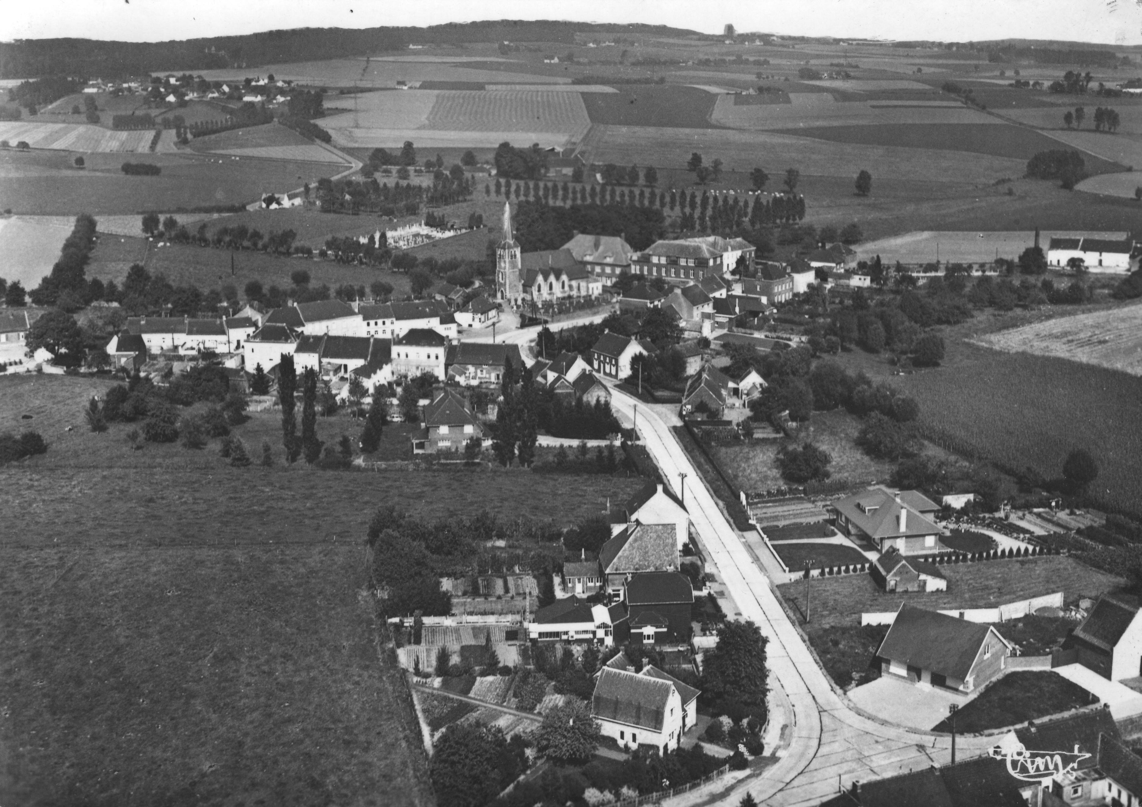 MAULDE vue aerienne 001 jpg