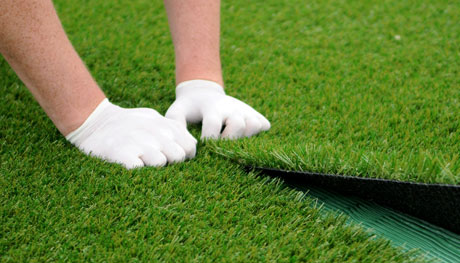 pose de pelouse synthétique