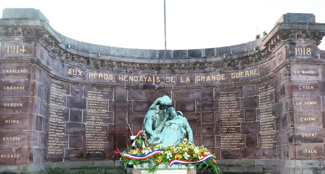 Monument entier red