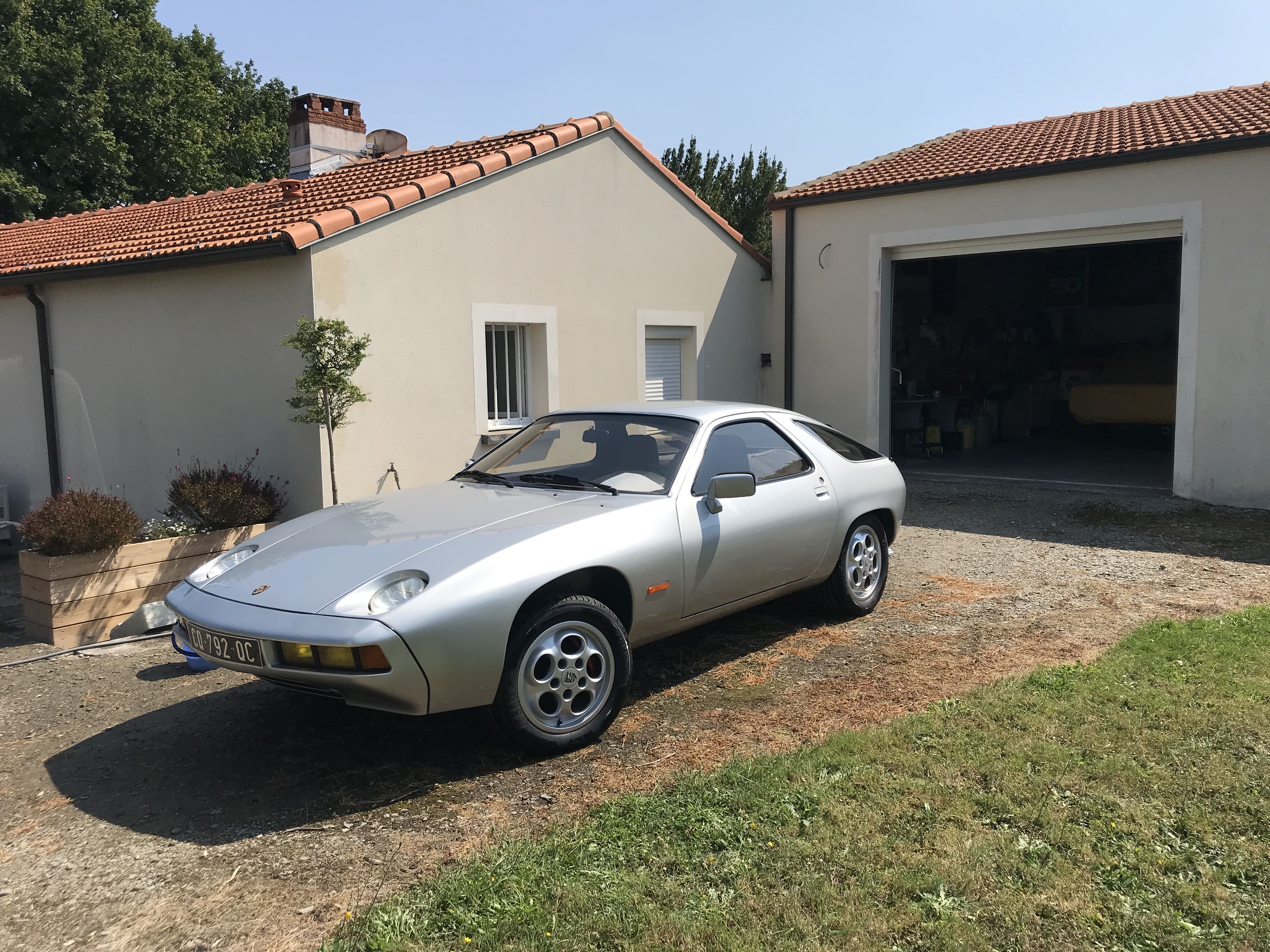 Porsche-928-Pavageau